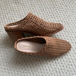 Intentionally Blank Woven Caps Heeled Mules in Tan size 10